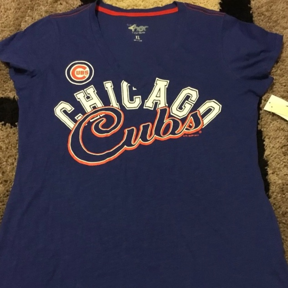 Women’s V-neck Chicago Cubs Shirt